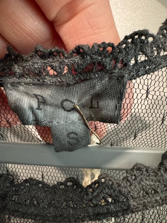 POL Charcoal Gray Lace Yoke Peasant Tunic - Picture 2 of 3